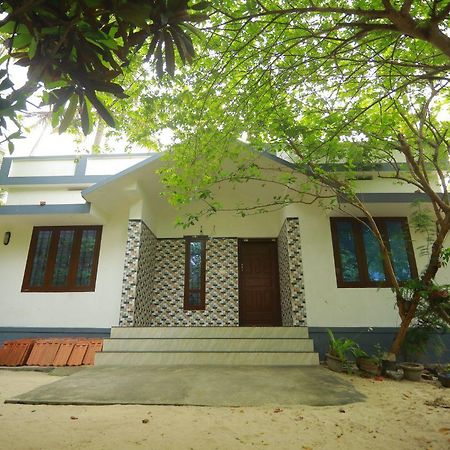 Marari Stella Vich Villa Homestay Turavūr Eksteriør bilde